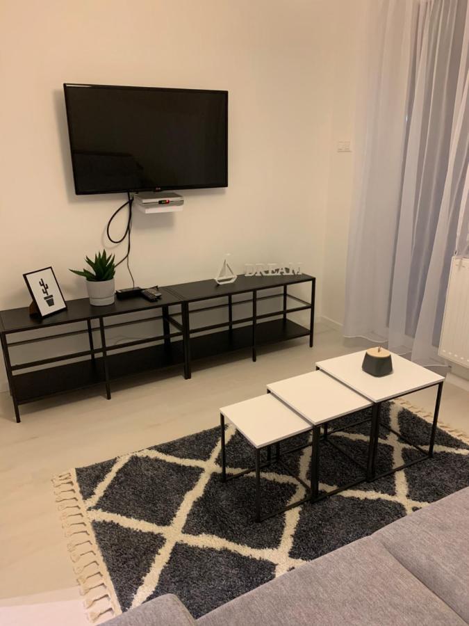 Zenit Apartman Бік Екстер'єр фото