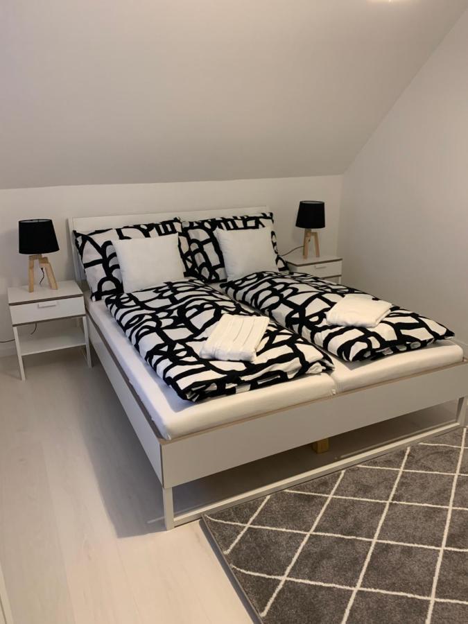 Zenit Apartman Бік Екстер'єр фото