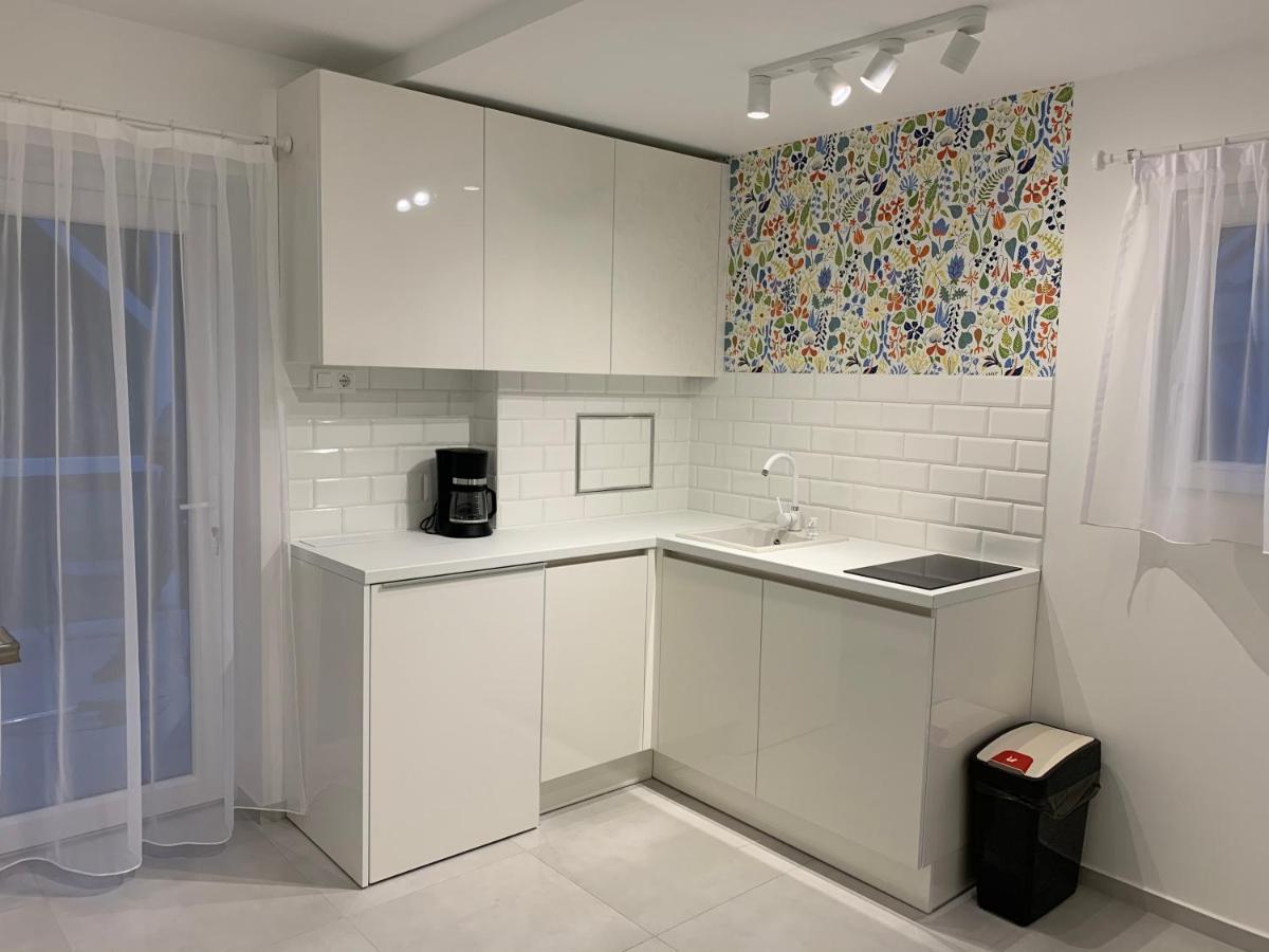 Zenit Apartman Бік Екстер'єр фото